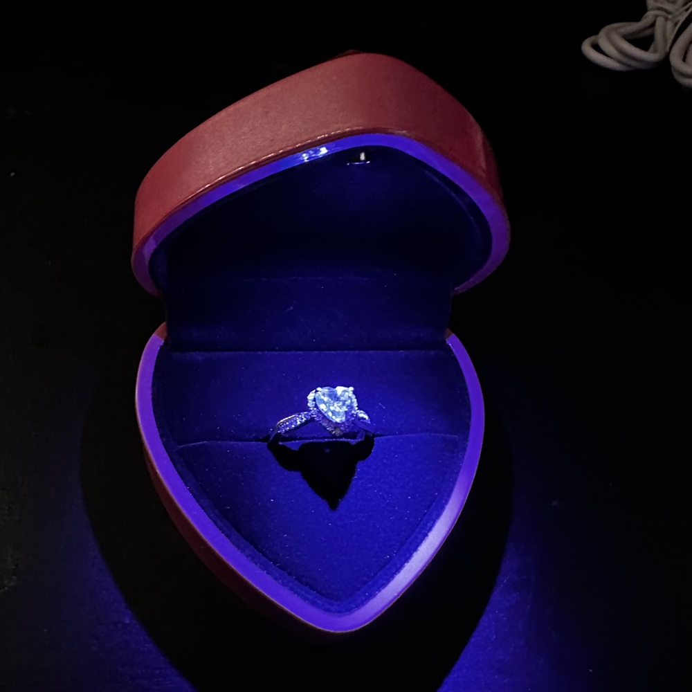 Elegant Silver Heart Ring